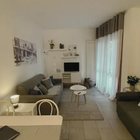 Lägenhet Wh-sem-bilocale Con Giardino In Zona Residenziale - Posto Auto Privato - Wifi