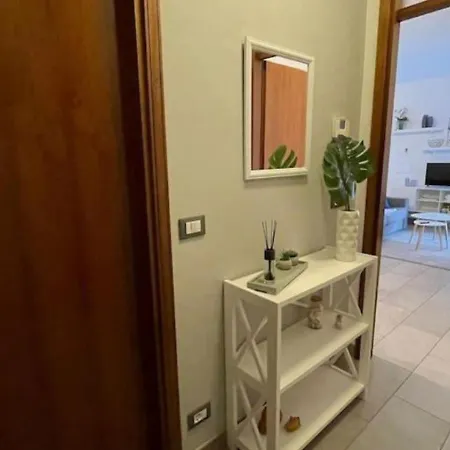 Wh-sem-bilocale Con Giardino In Zona Residenziale - Posto Auto Privato - Wifi Lägenhet *